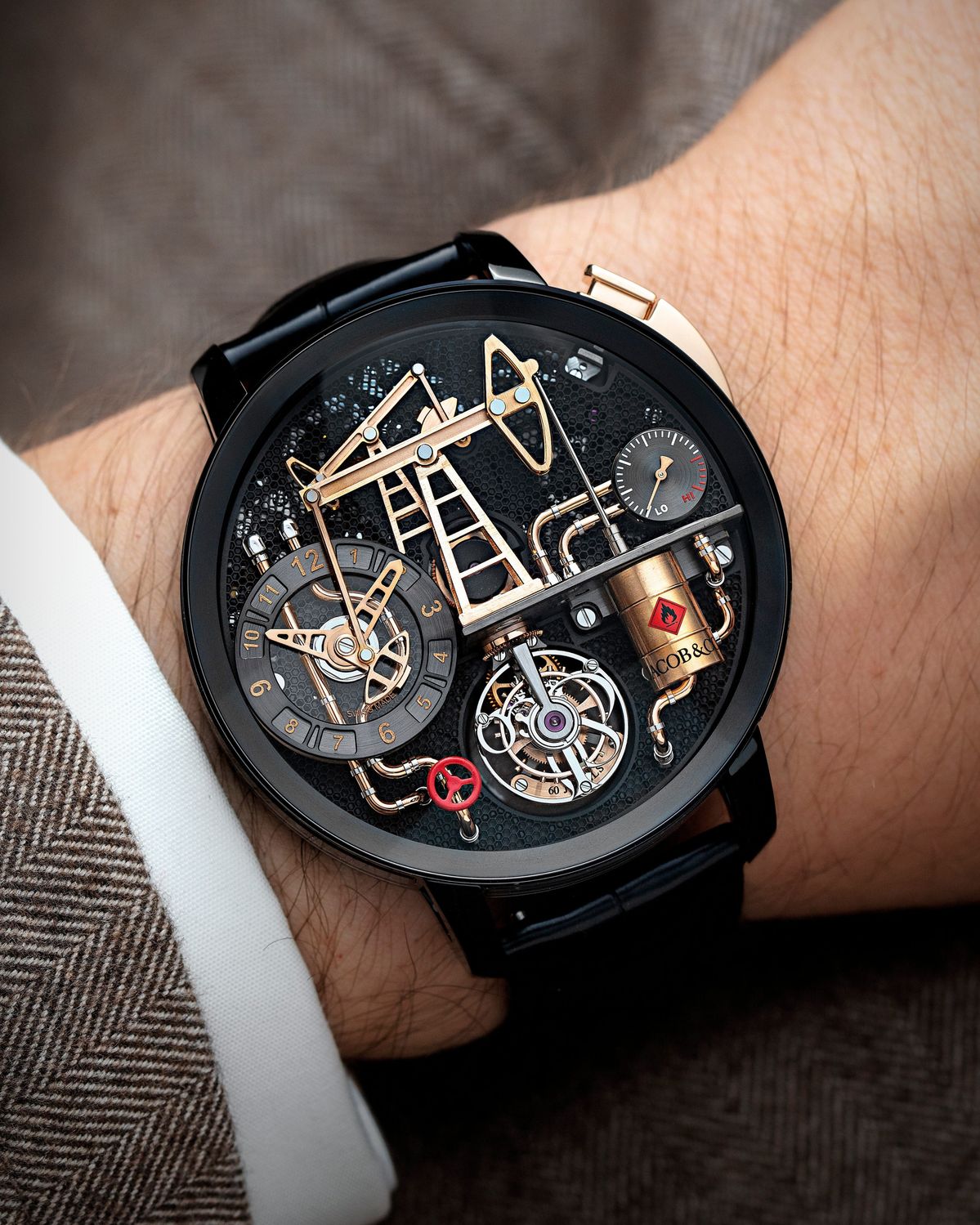 Jacob & Co. Savoir Faire Oil Pump – Black DLC Titanium Luxury Watch ساعة جاكوب آند كو سافوار فير مضخة النفط – فخامة التيتانيوم الأسود المطلي بـ DLC